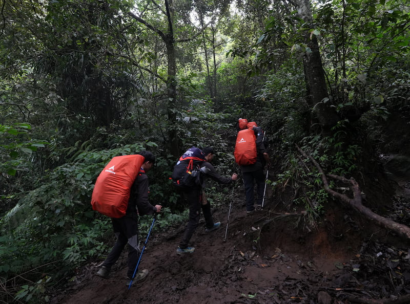 Daftar Perlengkapan Naik Gunung