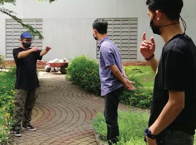 WFO saat pandemi, karyawan PT Eigerindo MPI rutin berjemur.