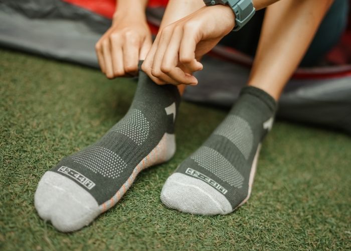 cara menghilangkan bau sepatu