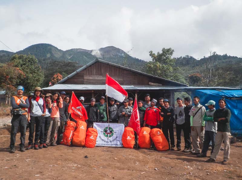 TIM PENDAKI EKSPEDISI 28 GUNUNG DI GUNUNG TALANG SUMATERA BARAT