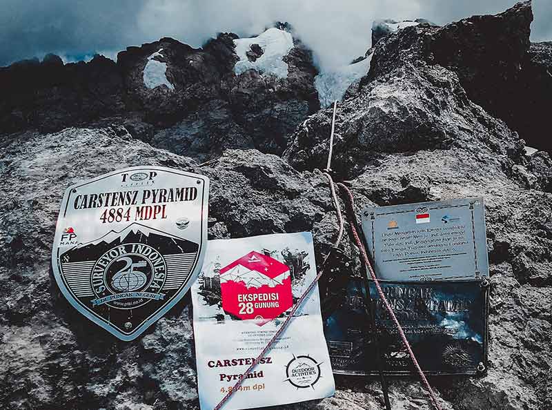 PUNCAK CARSTENSZ PYRAMID