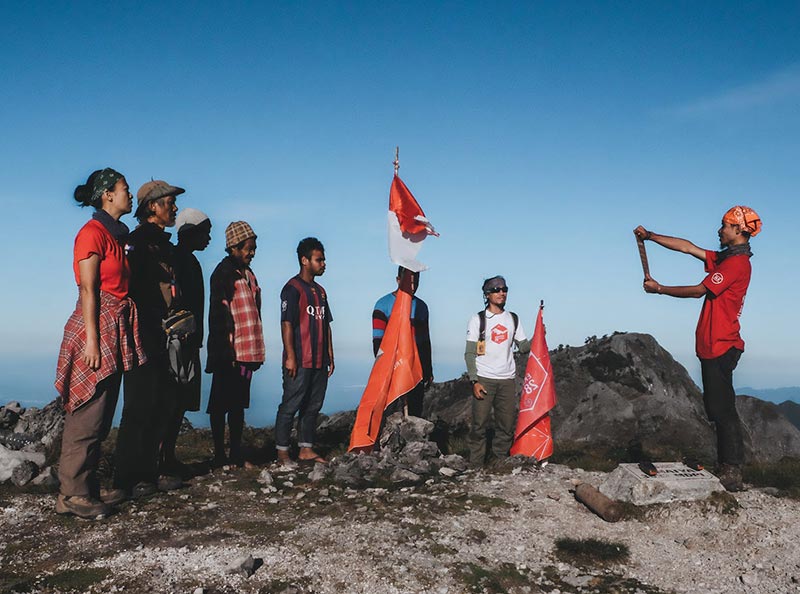 PEMBACAAN TEKS SUMPAH PEMUDA DI BINAYA