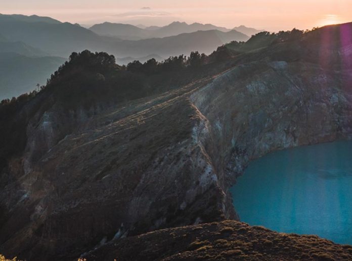 Gunung Kelimutu, NTT Kilas Balik Ekspedisi 28 Gunung