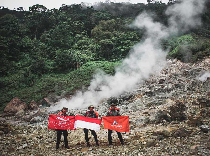 TIM EKSPEDITOR 28 GUNUNG DI PUNCAK PULOSARI