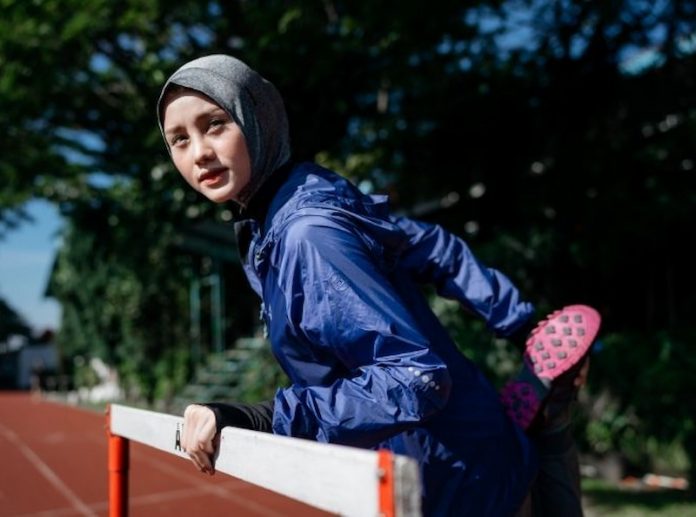 hijab hiking