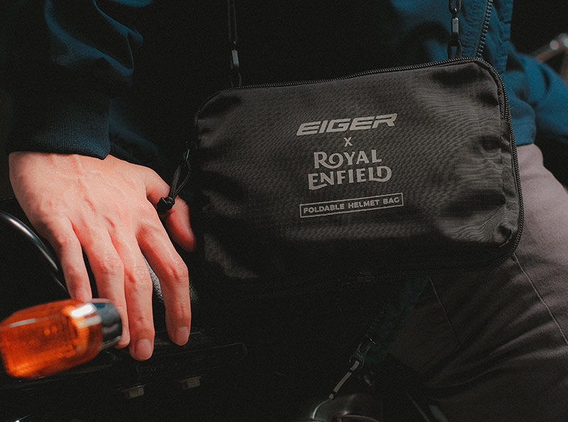 Kolaborasi Eiger dan Royal Enfield - Machismo Foldable Helmet Bag
