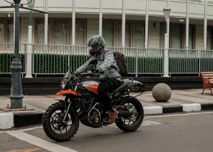 tips mengendarai motor kopling