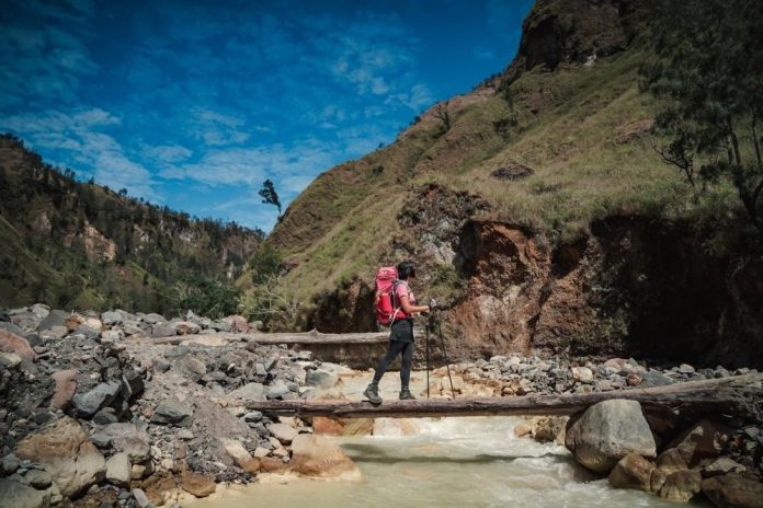 peralatan mendaki gunung