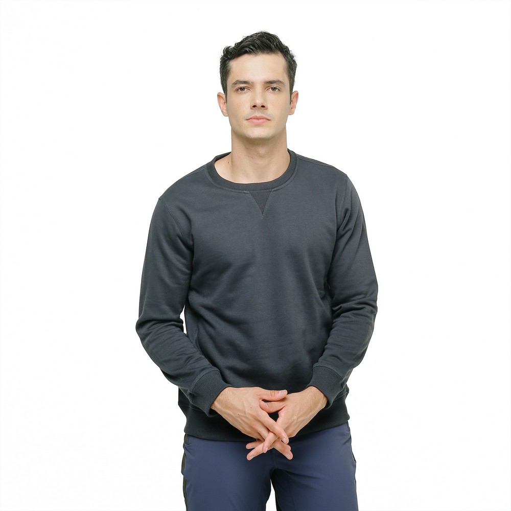 outsiders sweater merupakan sweater dari EIGER untuk outfit kuliah