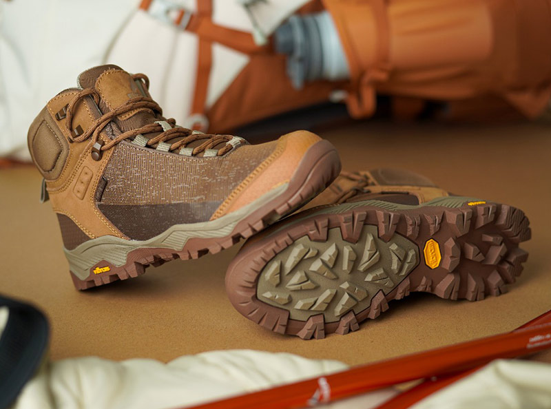 Sepatu Hiking Lora: Tangguh Di Segala Medan, Elegan Untuk Wanita!