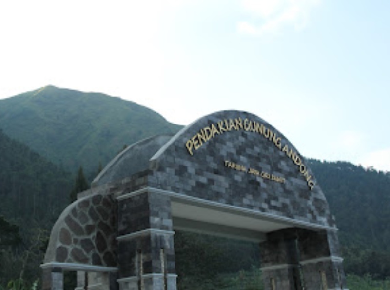 jalur pendakian gunung andong