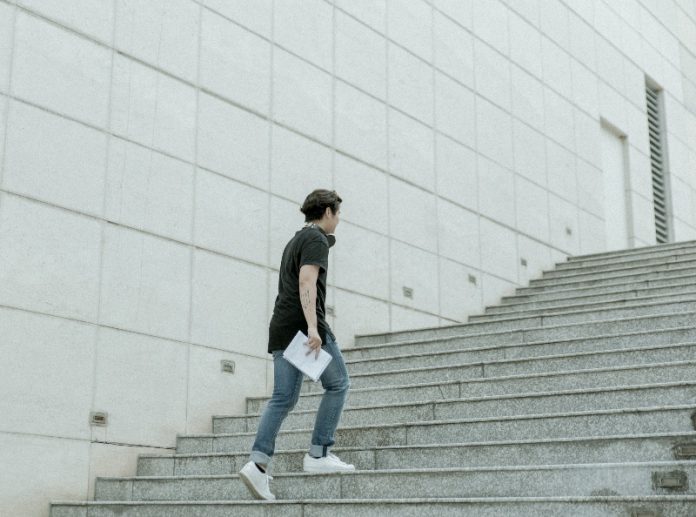 manfaat naik turun tangga