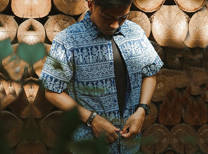 batik dengan celana jeans