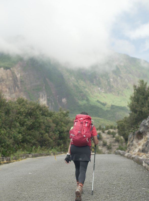 pendaki solo hiking