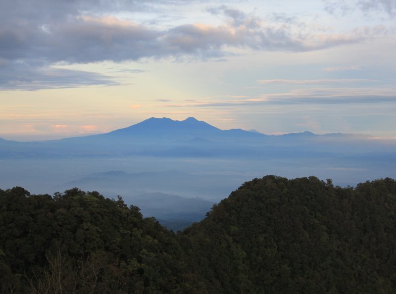 daya tarik gunung burangrang