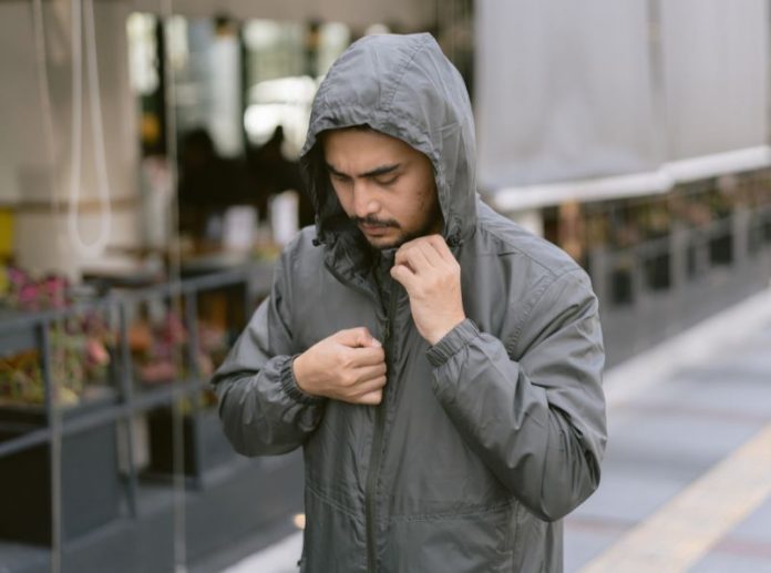 Cara Mencuci Jaket Parasut