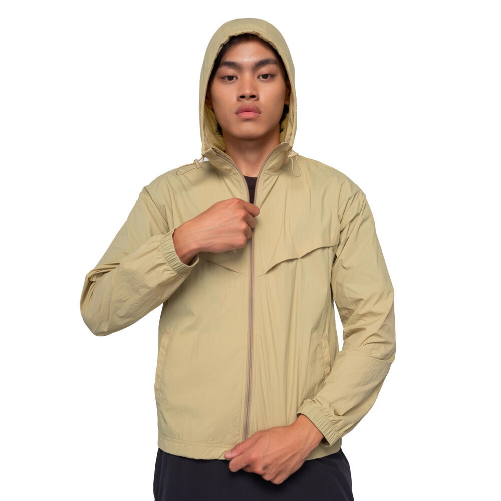 Funfusion Men Jacket merupakan Rekomendasi Jaket Parasut dari EIGER