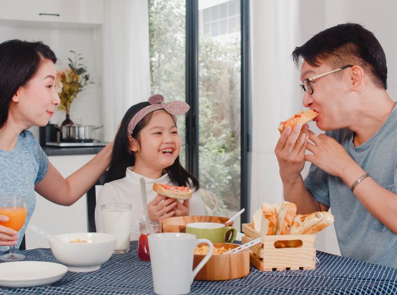 sarapan bersama keluarga