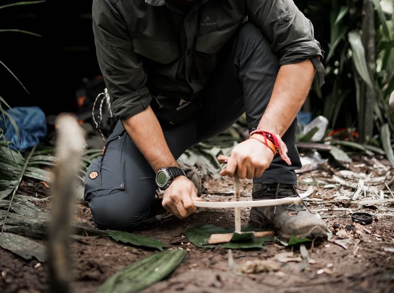  cara menyalakan api dengan kayu