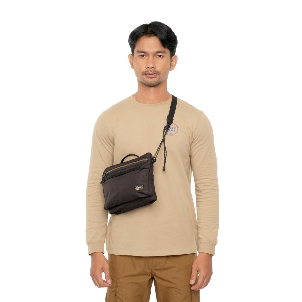 Wanderfurther Multi Sacoche 1A merupakan sling bag pria dari EIGER
