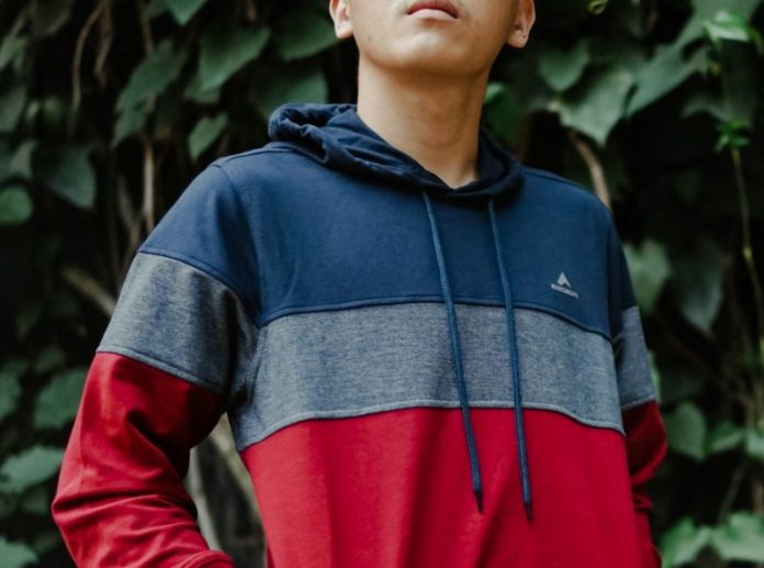 perbedaan crewneck dan sweater