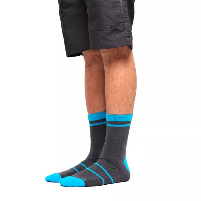 Kaos Kaki Untuk Naik Gunung