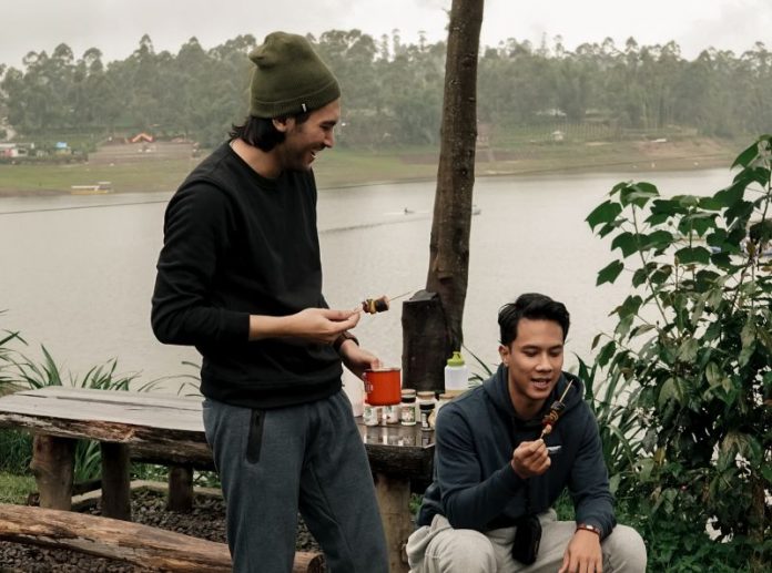 Rekomendasi Hoodie Hitam