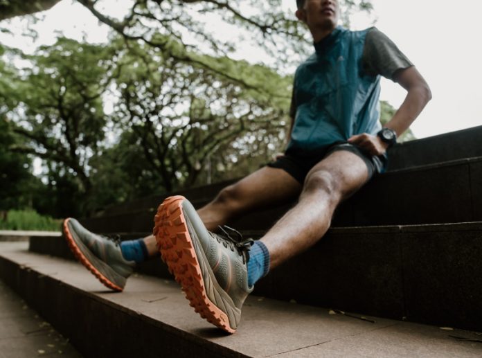 sepatu nyaman untuk jalan jauh