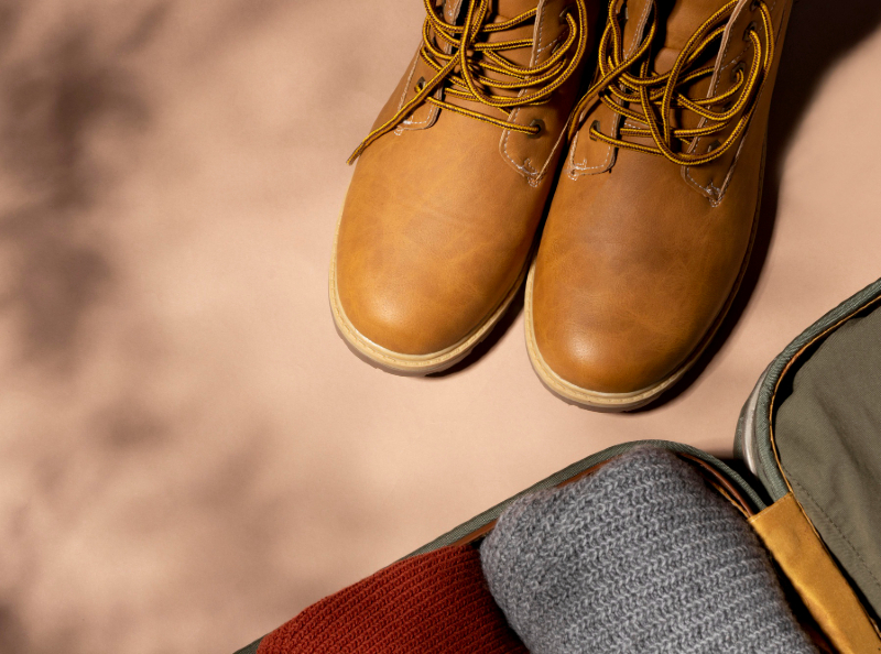 menjaga sepatu kulit tetap kering