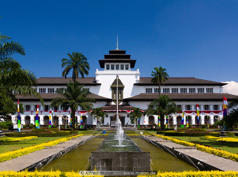 tempat wisata dekat stasiun bandung