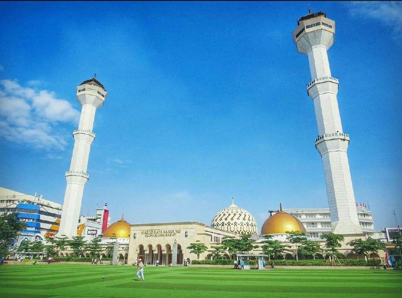 tempat wisata dekat stasiun bandung