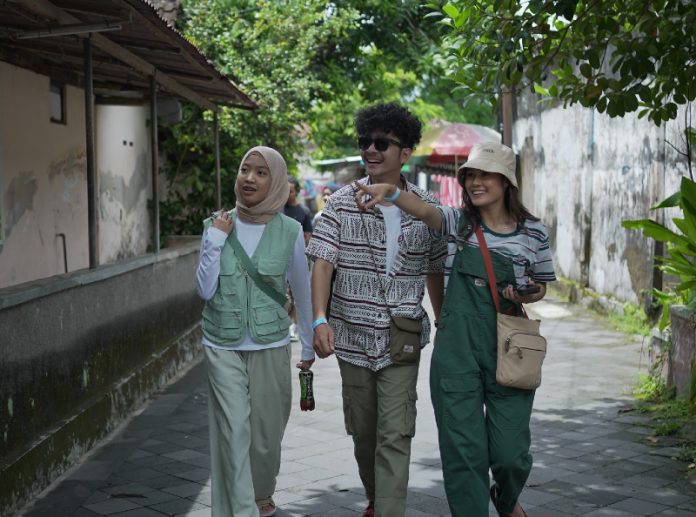 baju minimalis untuk traveling