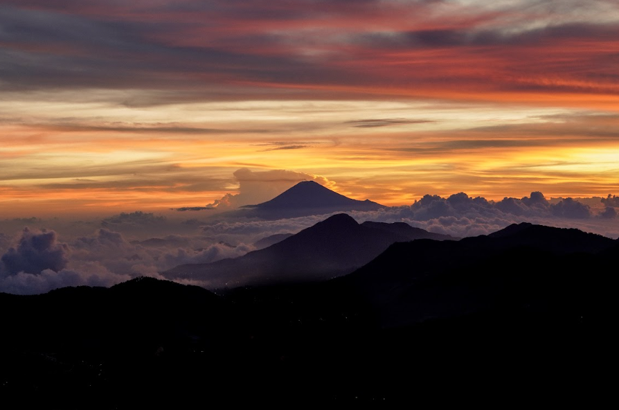 Mencoba Mendaki Gunung