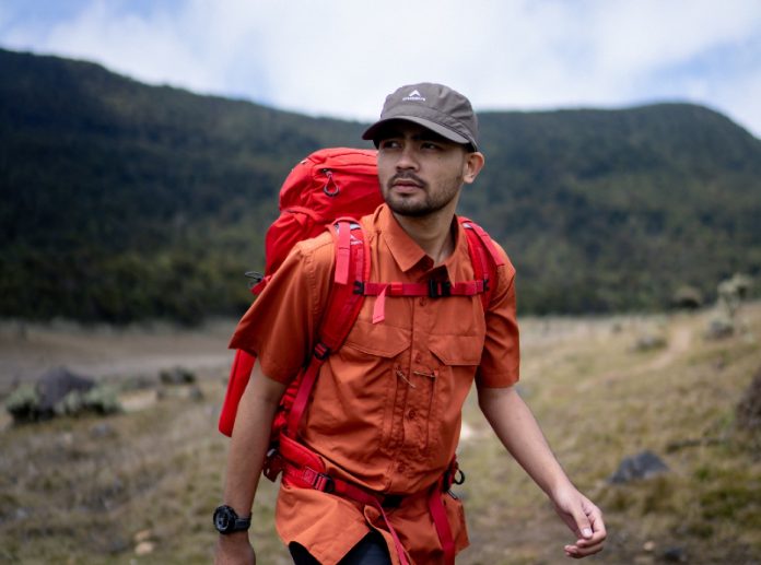 topi naik gunung