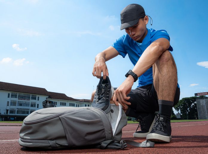 sepatu olahraga pria