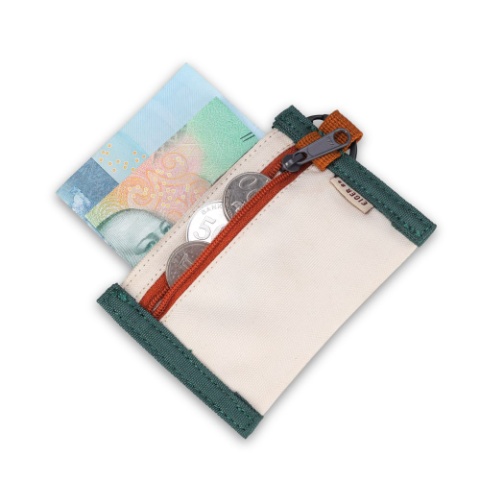 Revenna Keychain Wallet Women merupakan dompet wanita yang lagi trend dari EIGER