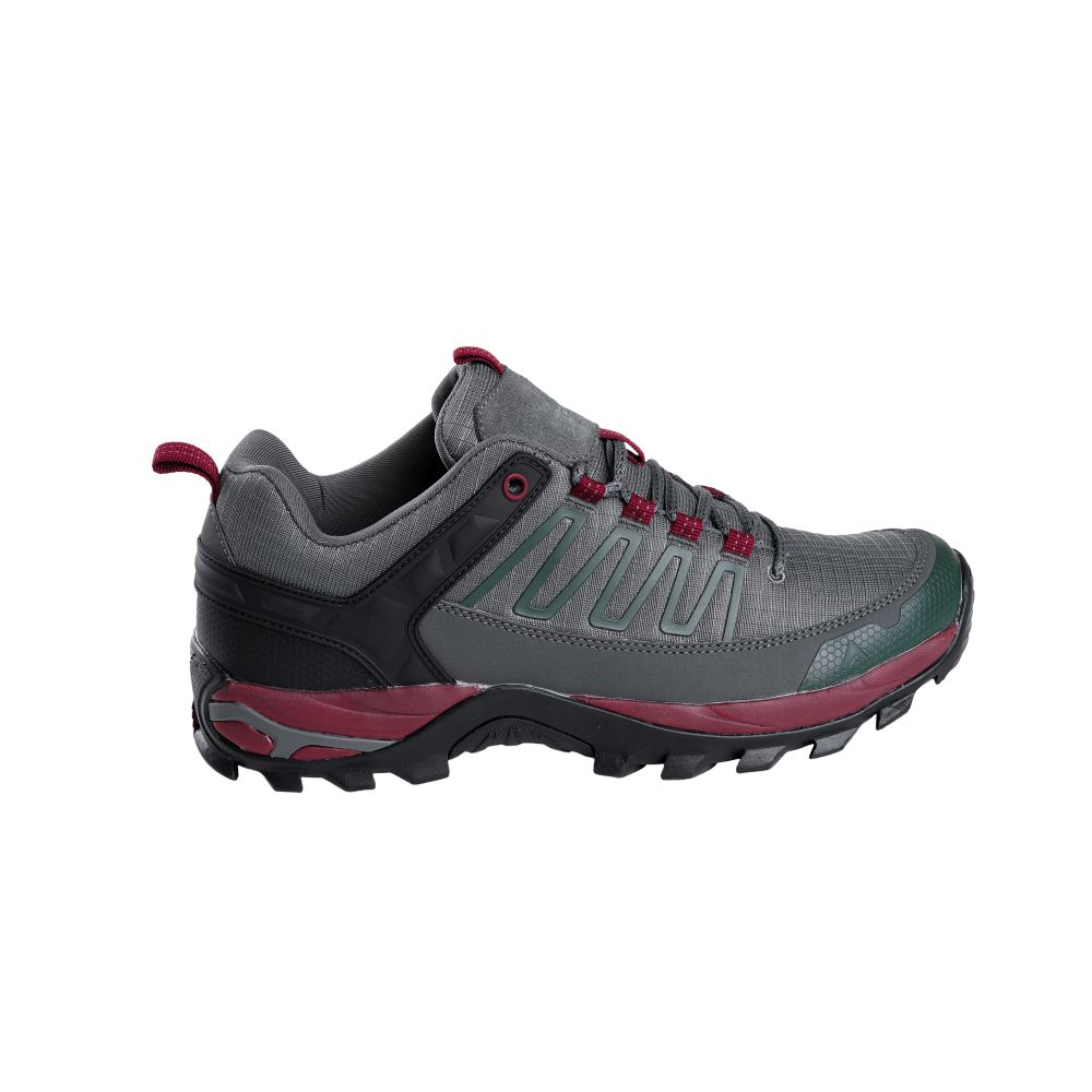 Leopard merupakan sepatu outdoor dari EIGER