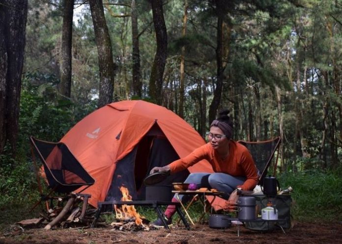 camping di hutan