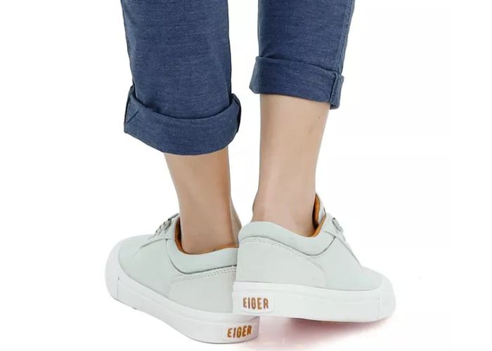 sepatu buat jalan jalan