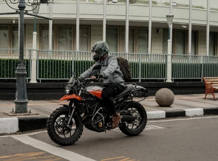 tips perjalanan jauh naik motor