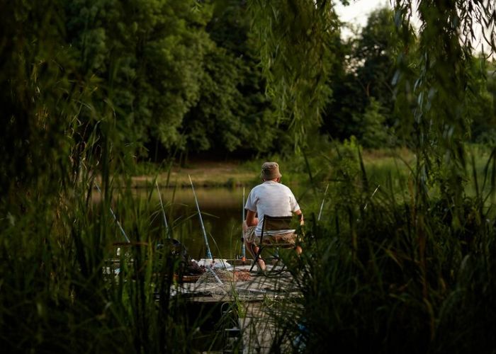 mancing di alam liar