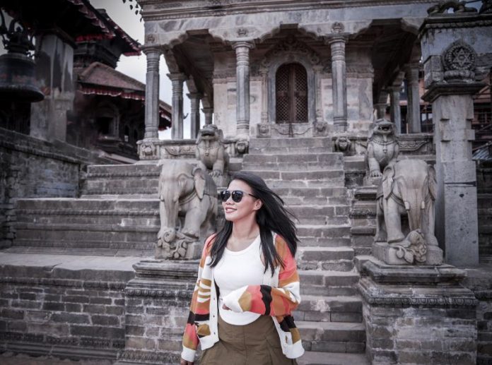 Outfit liburan ke Nepal perlu dipersiapkan. Beberapa di antaranya, seperti Nomi Cargo Skirt dan Vivvie Tank Top.