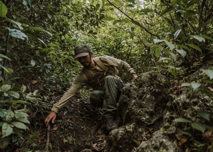 aturan berjalan di tempat becek dan berlumpur