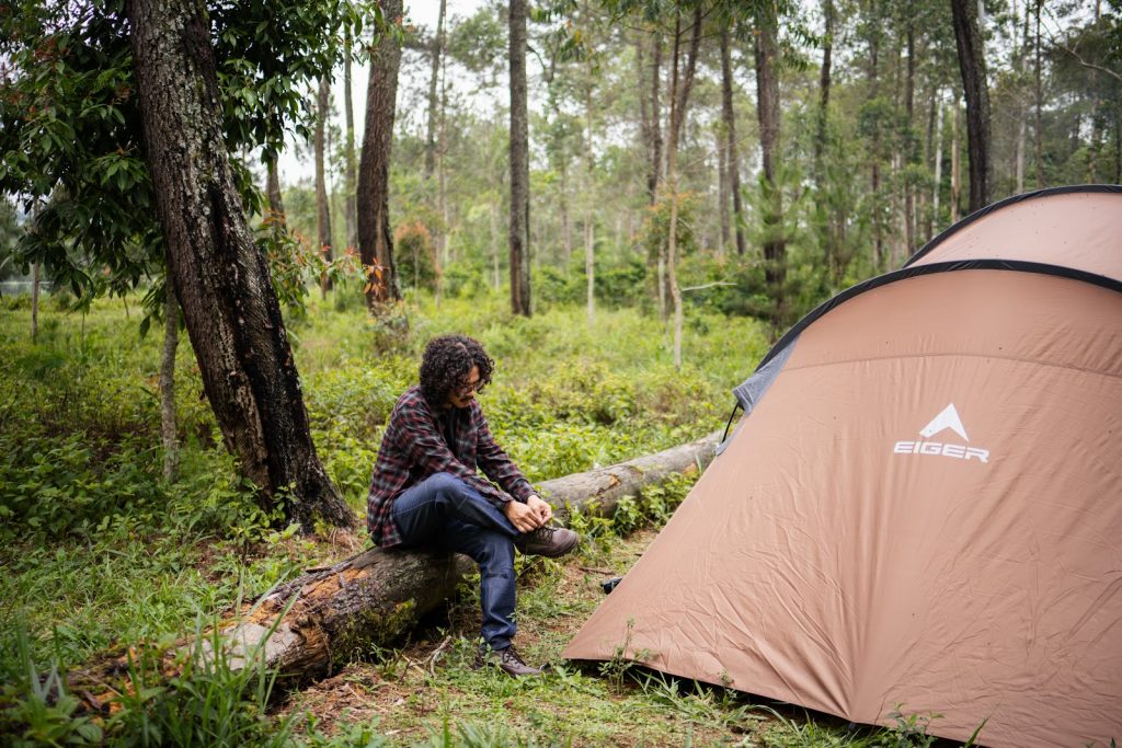 tempat berlindung sementara di hutan