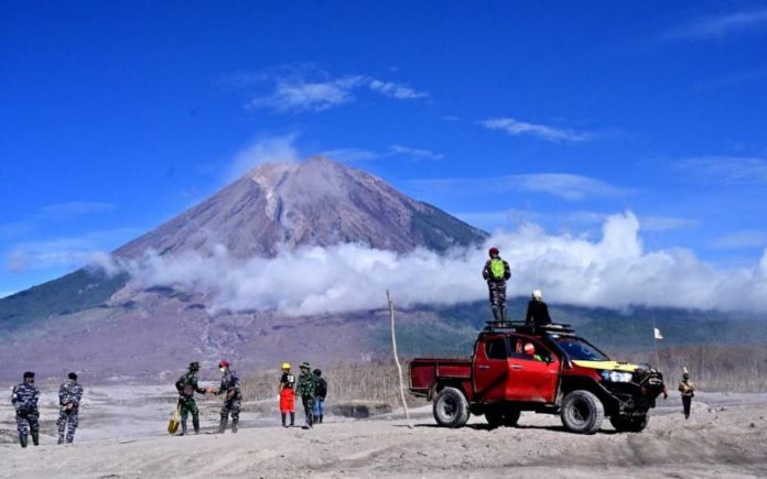Pendakian gunung semeru