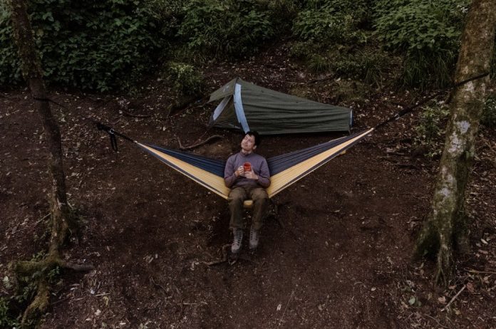 cara membuat tenda darurat