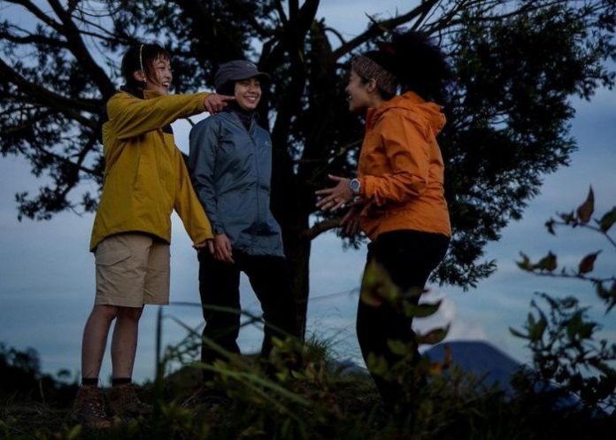 cara mencuci jaket waterproof