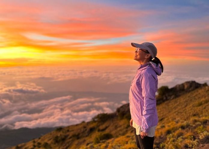 gunung di indonesia dengan sunrise terbaik