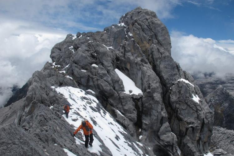 Salju abadi di papua