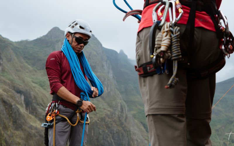 Perbedaan guide dan porter